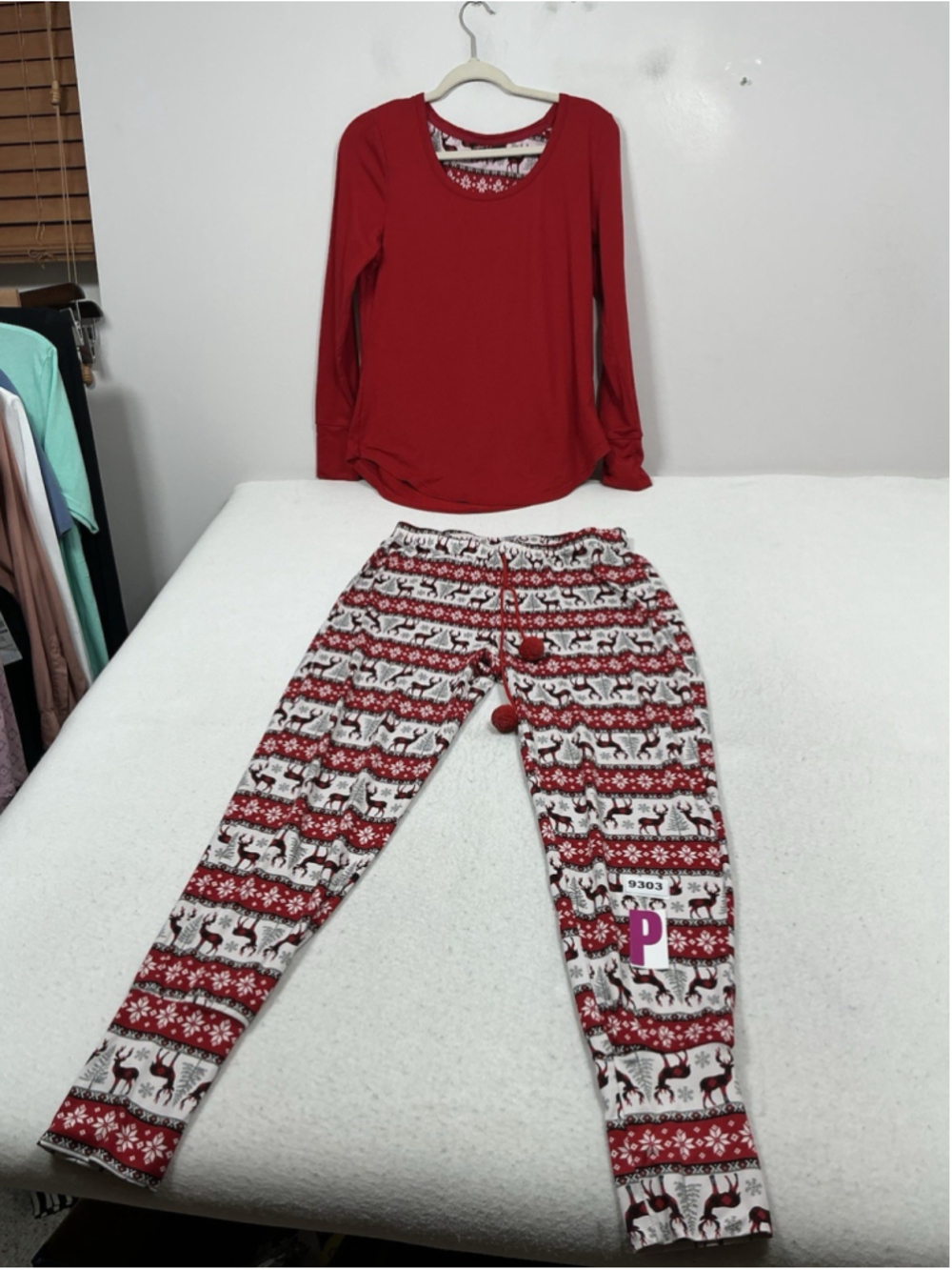 Womans Excellent Santa’s Treasures Red Christmas 2 Pc Pajama Set M/M